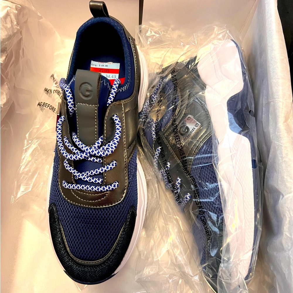Brand new womens Guess sneakers size 7… blue